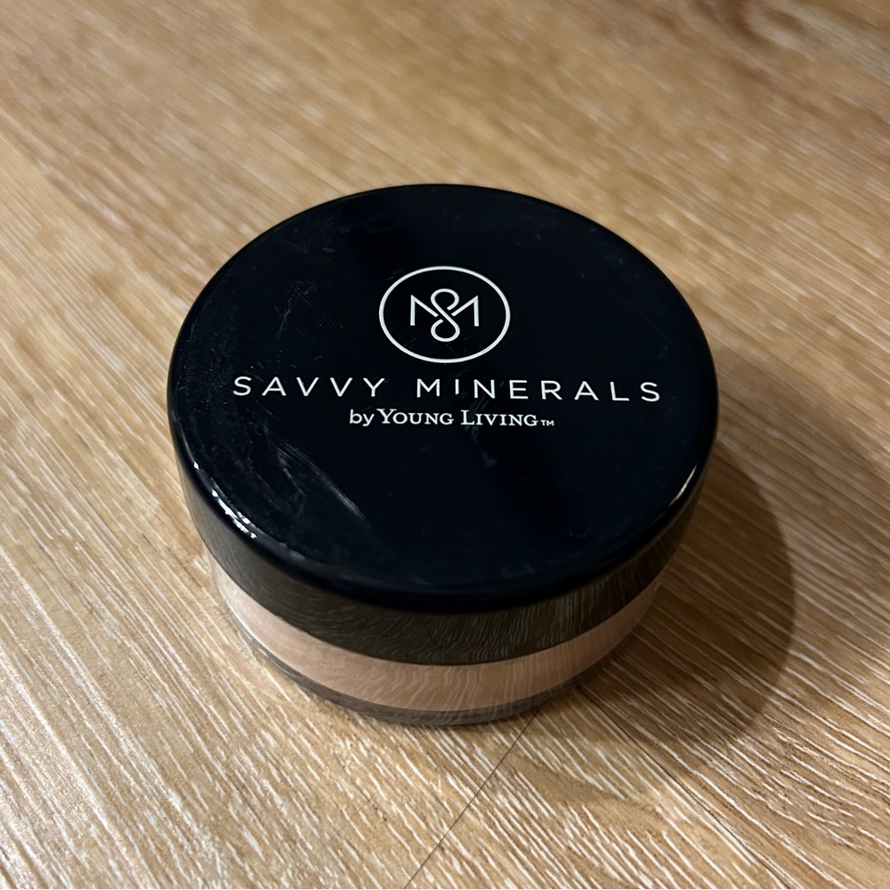 NWT Young Living Savvy Minerals Powder Foundation Cool No. 3